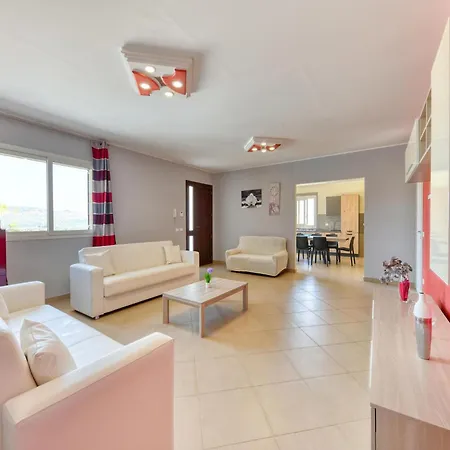 8-person With Private Pool In * Floridia