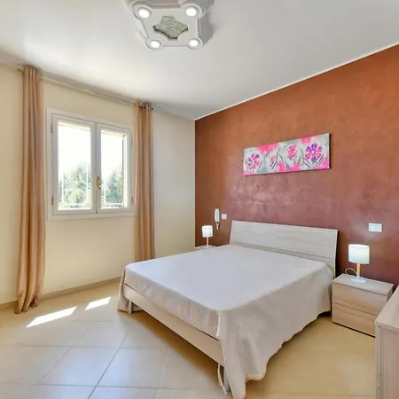 8-person With Private Pool In Casa vacanze Floridia