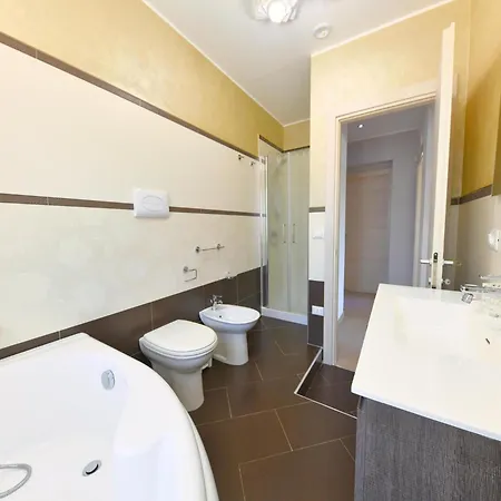 8-person With Private Pool In *