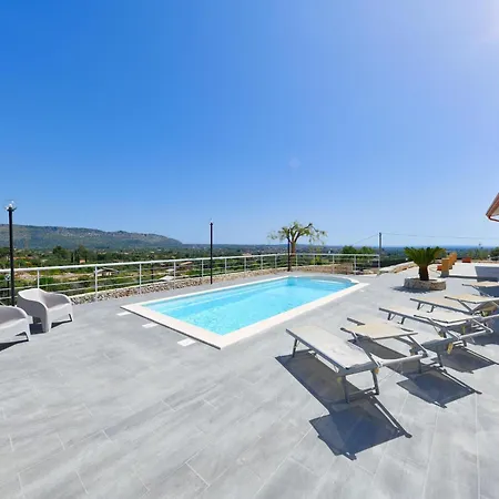 8-person With Private Pool In * Floridia