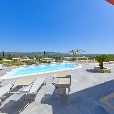 8-person With Private Pool In Casa vacanze *